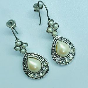 Beautiful faux pearl drop earrings with rhinestone